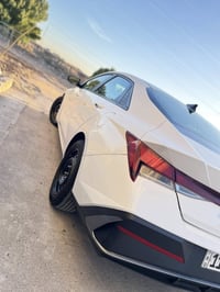 هونداي النترا موديل2024 لون ابيض بدون لا شخط ولارصعة الحادث سطحي جاملغ...