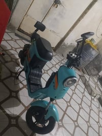 دراجه شحن جديد R900للبيع خمس بطاريات سعر خاص 07803743896