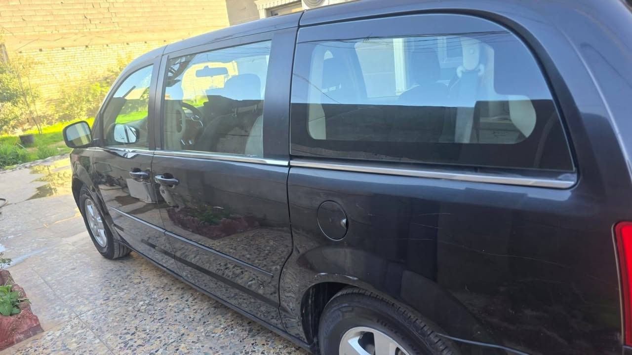 السلام عليكم 
دوج كرفان ٢٠١٢ رقم بغداد  محرك 3600
نظيفه جدا الضربه قبق جنطه مصبوغ حزام تخم تاير محرك جديد بوب كهربائيه مع منضومة غاز ٨٠ لتر  السعر١٢٠ مكانها بغداد  التواصل ***********
