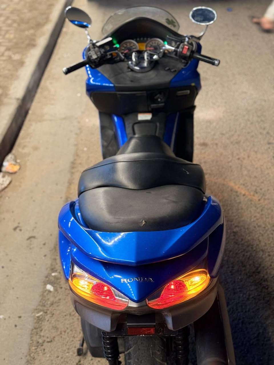 سلام عليكم فورزه 0/10 دراجة جديدة ماشية 15 كم مكفولة السعر 2300 مكاني حي الجهاد
***********
