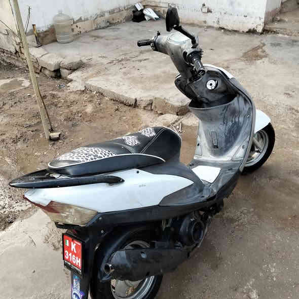 مكينه 49 ما عوزها شي تجي وتشوف بعينك مكاني كوت الكريميه 500 وبيها مجال الوجه الامامي موجود ما بيها نقص غير ستاند نص  ،باقي تفاصيل خاص رقمي
👈🏾***********
