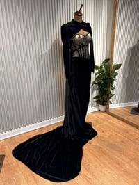 مصممة أزياء • تفصيل حسب الطلب • شغل دولي