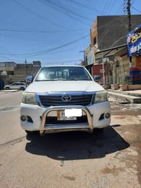 سيارة هيلوكس 2014باسمي مكفولة ما عدى صدعة صغيرة بذيل باب خلف السايق كل...