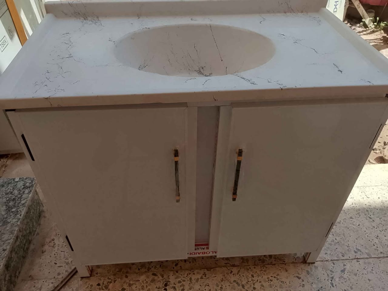 سنك متر مرمر 140الف مقوى بجسور تحت الارضيه والرف مغلف بلاستيك من الداخل ضد الماء شغل تزكام توصيل موجود جميع مناطق البصره حجز وتساب *********** البصرة, العراق

