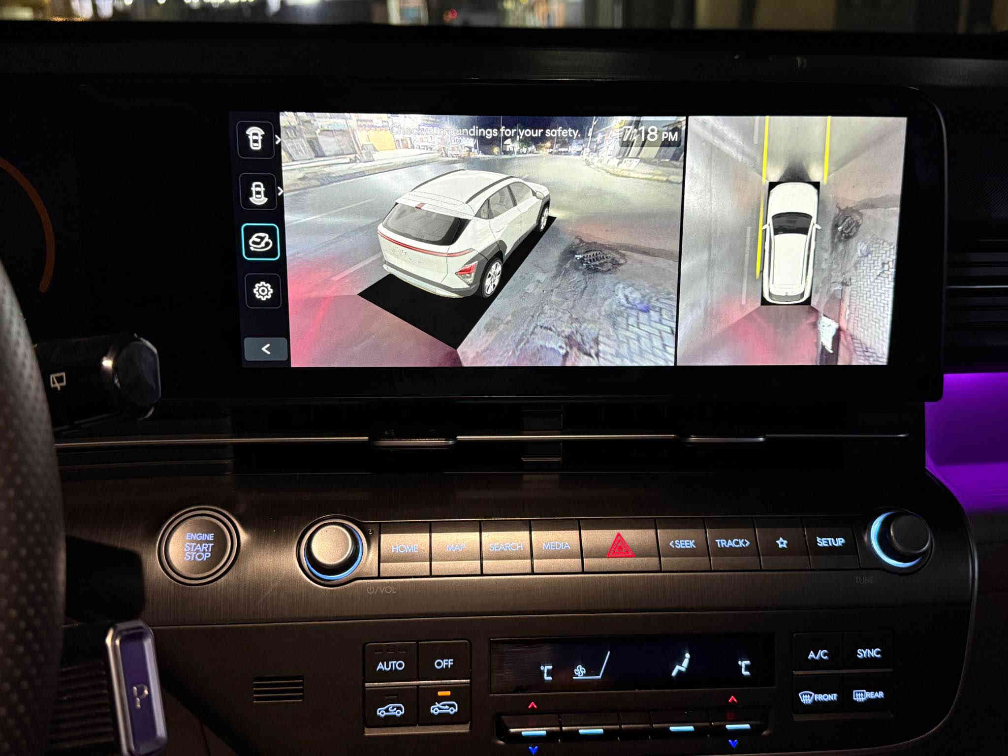 هيونداي كونا اعلى فئة Kona HTRAC limited 2025🇰🇷
نسخة دعاية الشركه برفاهيه المواصفات اللون الاسود الميتاليك مطعم بالتيتانيوم🏴‍☠️🖤
(على وضع الشركة بجم كبس خلفي كبس دواخل زيرو )

المواصفات 🌸 
_كاميرات محيطيه عدد 4 تقنية 3D 📹
_ تقديم ورجوع عبر البصمه🛜🎮
_  شاشة متصله بالدشبول🖥️ شاشتين متصلتين مقاس 12.3 بوصة لكل منهما (لوحة العدادات وشاشة المعلومات والترفيه).يعرضن 8 وضعيات كاميرات
* نظام صوتي فاخر من B0SE ودمام 
* مكيف هواء أوتوماتيكي مزدوج المناطق.
 
_رادارات وحساسات 360 درجه الكترونيه وتلقائية 📡🔕🎥
-  نظام الحمايه العام🚨 🆘 الجديد كلياً من هيونداي
- نظام كار بلي واندرويد اوتو الجديد كليا بدون كيبل وايرليس— انارة محيطية ليزر بكافة الالوان تحكم تلقائي ✨✨
-كشنات 💺ملكي الجلد الابيض الفاخر 🤍مع تحكمات كهربائية مع التبريد والتدفئة ومقصورة رياضية بنظام الذكاء الصناعي
-بصمة لمس صندوك كهرباء وفتح وغلق عبر البصمه
كير الجديد من كونا تعليك بالستيرن 8 سرعات والمحرك (1.6 T-GDI) الجديد رياضية رزانه واقتصادية جداً دفع أمامي قياسي، مع توفر نظام الدفع الرباعي.
-بانوراما مع مرأة ذكية
-نظام التوجيه الذكي عبر صوت السائق وقيادة ذاتية واتو هولد 
أنظمة الأمان ومساعدة السائق
* نظام مساعد تفادي الاصطدام الأمامي.
* نظام البقاء في المسار.
* نظام مراقبة النقطة العمياء.
* تنبيه حركة المرور الخلفية والاماميه والجانبية
* مثبت سرعة ذكي متكيف بالنظام الجديد 
* نظام مراقبة انتباه السائق 
* ملاحظة بعد هوااااااي مواصفات مذكرتها
ضرر السيارة / تبديل بابتين اصليات فقط طخه بسيطه جداً جداً وموجوده بالصور  وموجوده كاله التقارير والفديوات من المزاد الى وصول السياره مع وجود شخط ورصعه 
سنوية 2030
ارضيات كتلوكات سبير عدة ( كلهن بعدهن شركه ممفتوحات)

العنوان : بغداد - الدوره
موبايل / ***********
السعر:  20،700 💵(  207 ورقه ) طبعا كلفتني اكثر بهواي وبلعافيه عل ياخذها.
تكدر تروح سمكري صباغ سونار تراي وين ميعجبك هذا حقك وبدون مقابل بغداد
