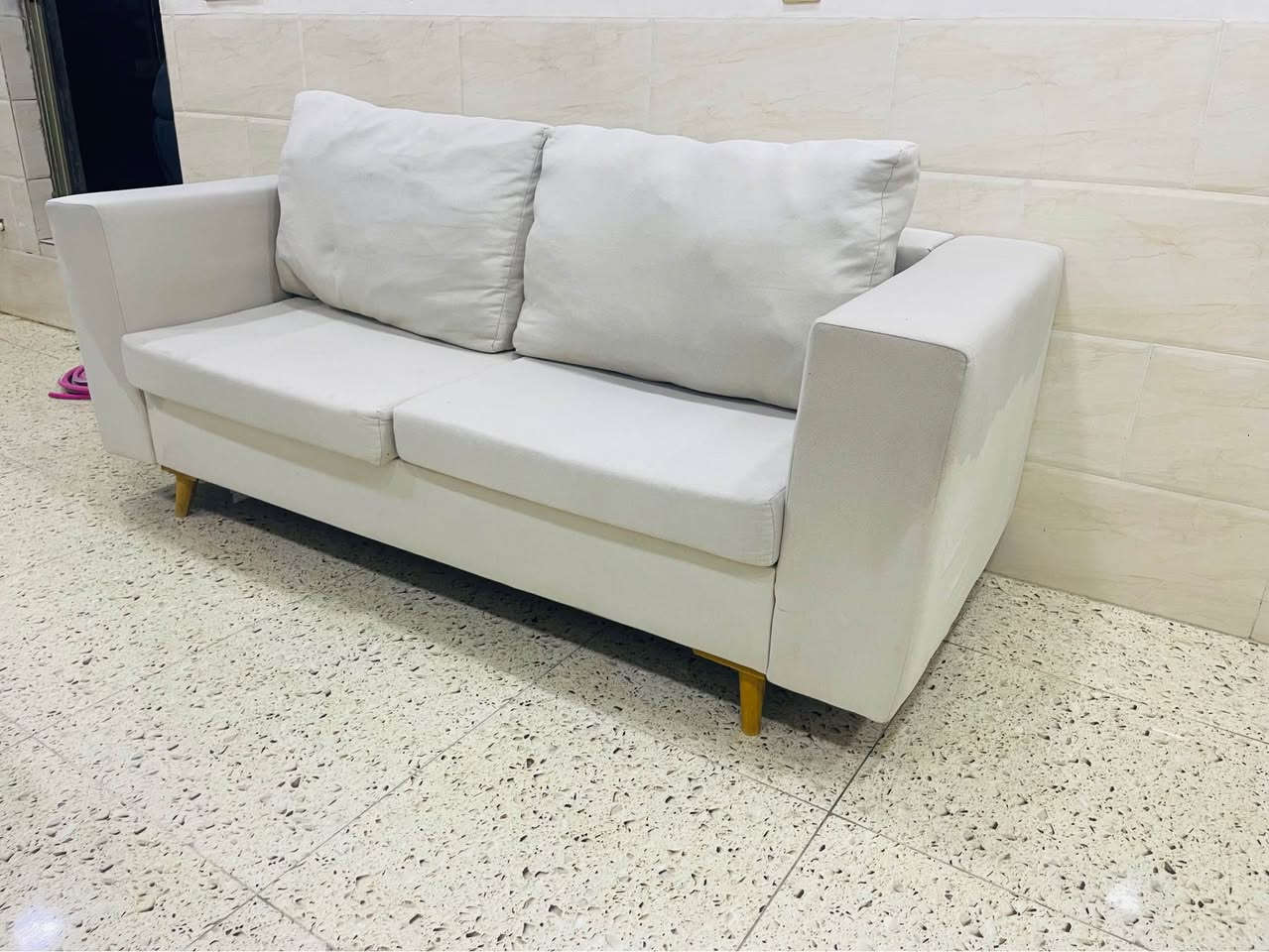 دووتاک قەنەفەی ٣ نەفەری بۆ فرۆشتن دەسکردەو تاقمی بازاڕی نیە گۆشە سەیارە لە سلیمانی هەربەریزیک مشتەریە نامە بنێرێ یان پەیوەندی بکات
*********** السليمانية, العراق
