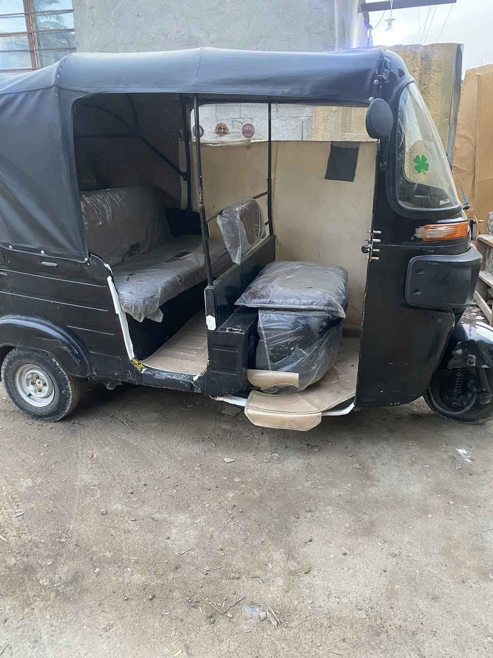 تكتك للبيع ٢٠١٧اوراق السعر ٣وبيها مجال المكان بغداد ***********
