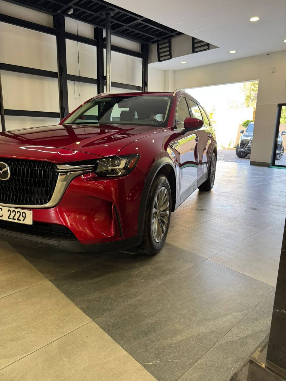 مازدا 2024 CX90 HYBRID 

فول فول مواصفات 6 سلندر توربوو هايبرد

ياباني اصلي

حادثها جاملغ + باب شي بسيط 

فول مواصفات

لون احمر   

مواصفات السيارة : 

مكينه ٦ سلندر ٣٣٠٠ تيربو هايبرد شحن ما يعادل ٣٥٠ حصان  تيربو

AWD 4X4 فور ويل أوتوماتيكي 

كشنات منفصل ملكي

* لايتات أمامية LED مع ضبط مستوى الإضاءة تلقائيا.

* ماشية  12 الف كيلو 

* باب الجنطه كهربائي بمستشعر القدم.

* فتحة سقف بانوراما.

* 3 قطع تبريد  شاشه تبريد خلفيه وامامية

* كشنات جلد + كراسي امامية تدفئة مع مقود 

* كشنات امامية كهرباء

* رادار جانبي + رادار امامي 

* مثبت سرعه و قيادة ذاتيه و تحكمات ستيرن  

السياره جاهزة من كل شي
اتصال + واتساب 
⁦***********⁩
