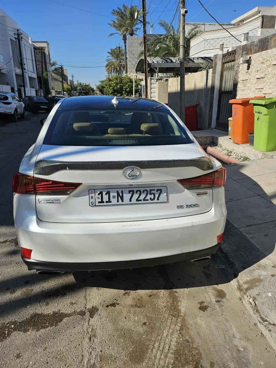 السلام عليكم 
لكزس is موديل 18 محرك 2.0 توربو
فول مواصفات داخل مشمشي كت F سبورت
ماشية 90 
مراوس ويا اكسبلور 2022 و فوك 
السيارة بيهة صبغ بنيد مال الحادث 
و باب السايق اثر شخوط 
و بيهة تعديل PDR بالهلال الخلفي 

سعرهة 160 و بي مجال 
مكانهة بغداد حي الجامعة
***********
