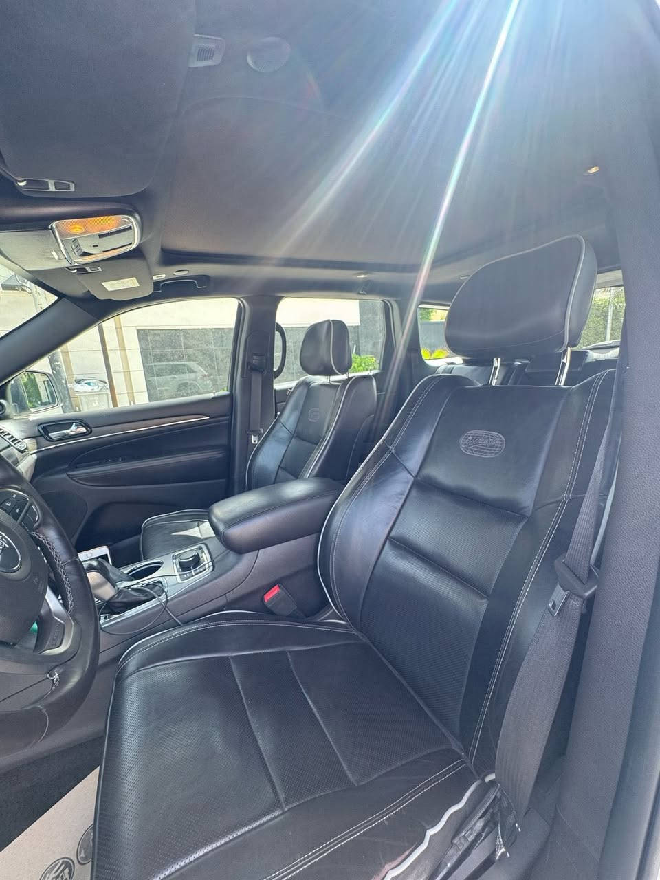 السلام عليكم جيب للبيع 2019 خليجه السياره اوفر لاند السياره فول مواصفات بيه صبغ بين الباب الخلفي و الجاملغ على كد شبر السياره عليه ادامه كامله محرك و كير كفاله السياره ماشيه 59 الف ميل السياره مكانه بغداد الغزاليه *********** السعر (290) ورقه يعني دفترين و 90 ورقه
