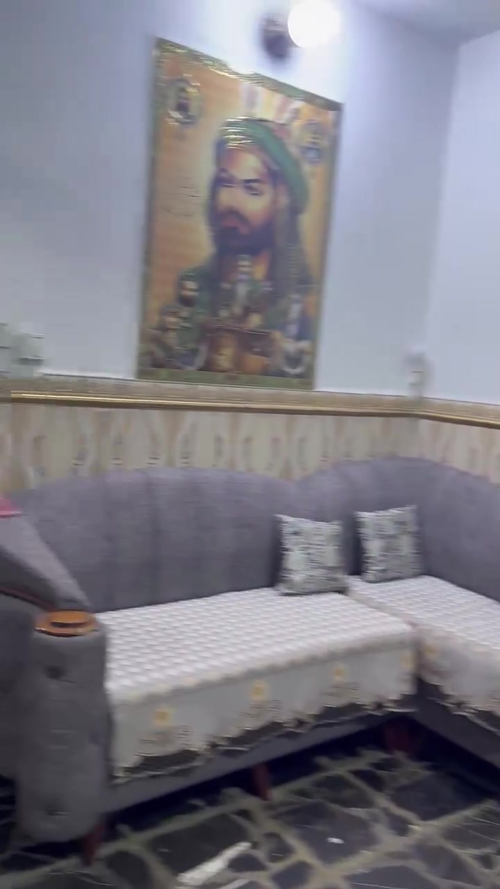 نصف قطعة قطاع ١٨  مقابيل الاورزدي خلف مجمع النجوم اول فرع  البيت بناء مسلح بالاظافة الى غرفة سندويش  مع حمام داخلي ومخزن وسطح بسعر١٣٠ للاستفسار الاتصال على الرقم ***********
