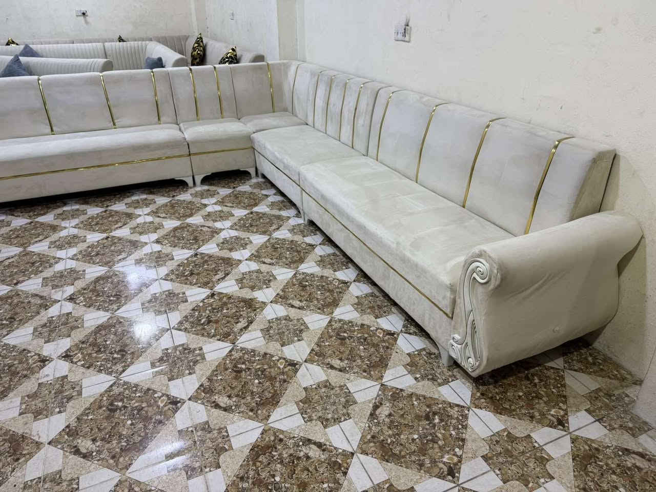 فروشتني خيرا مالي فةقير
سعري مناسب ١٧٠ هةزار
زور باكة بيعةيبة
١٠ نةفةريية
دةسكردة خسوسيية
***********
