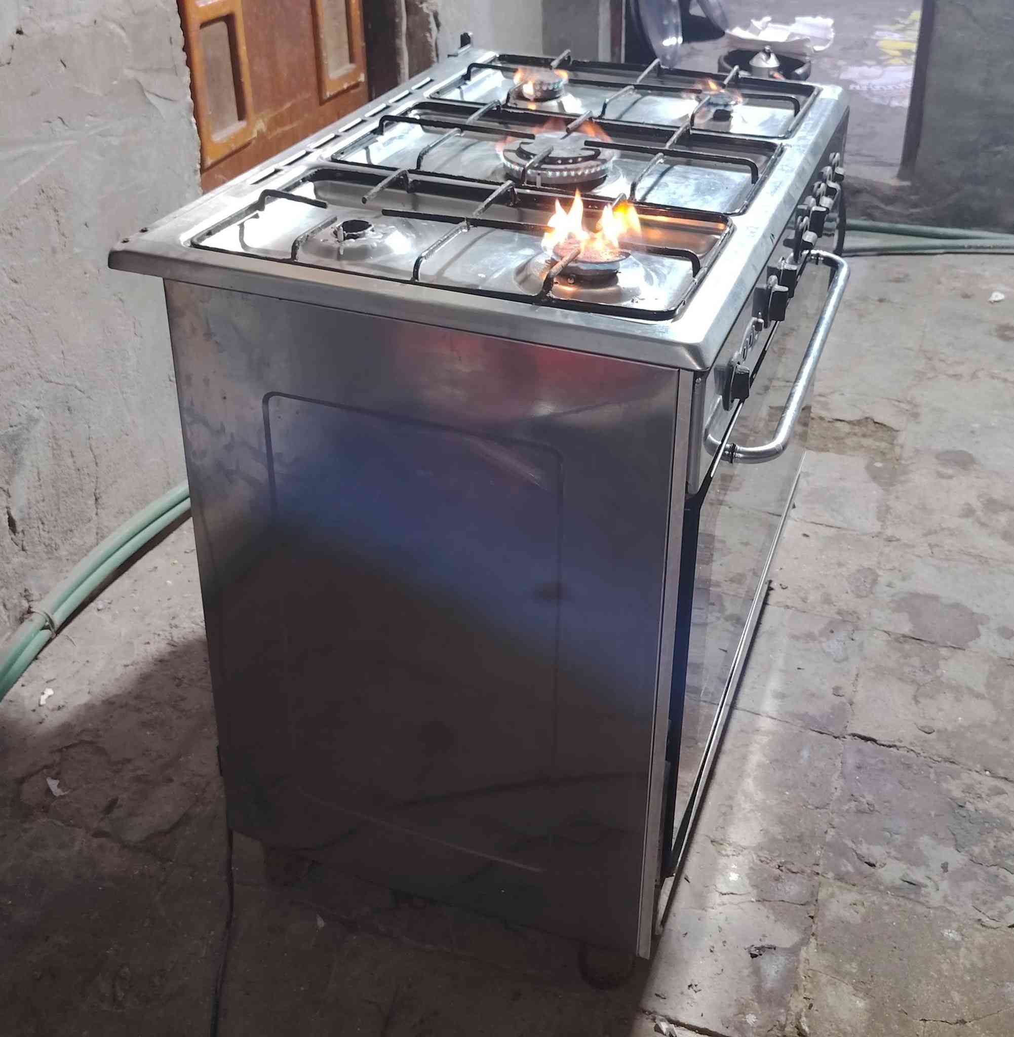 السلام عليكم طباخ للبيع نضيف جدآ سعره ٢٠٠ مكاني ناصريه مركز اتصال ***********
