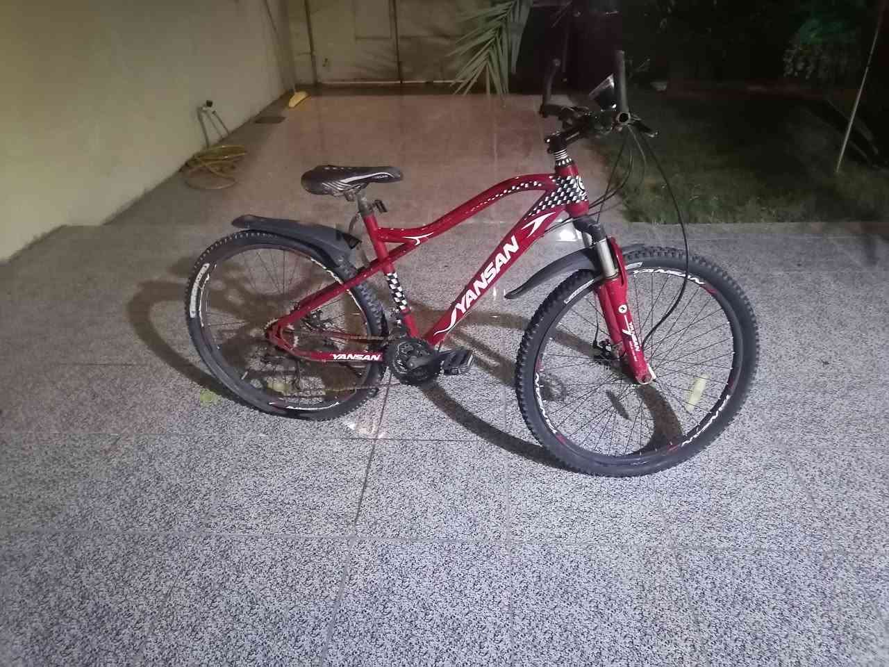 🚲 للبيع بايسكل جبلي YANSAN – 21 سرعة 🔥
بايسكل قوي ومناسب للاستخدام اليومي والرياضة، مواصفاته:
✅ 21 سرعة — جير أمامي 3 وجير خلفي 7
✅ فرامل ديسك أمامي وخلفي
✅ مساعد أمامي
✅ إطارات جبلية عريضة
✅ رفارف أمامية وخلفية
✅ عداد سرعة على المقود
✅ هيكل قوي وشكل رياضي
✅ مناسب للشارع والطرق غير المستوية
📌 الحالة: البايسكل شغال، فقط الكشن مفطر ويحتاج تبديل أو تصليح.
💰 السعر: 70 ألف دينار عراقي قابل للتفاوض 🤝 للجادين فقط

التواصل..  
واتساب 
***********
تلجرام 
@A_ND55
