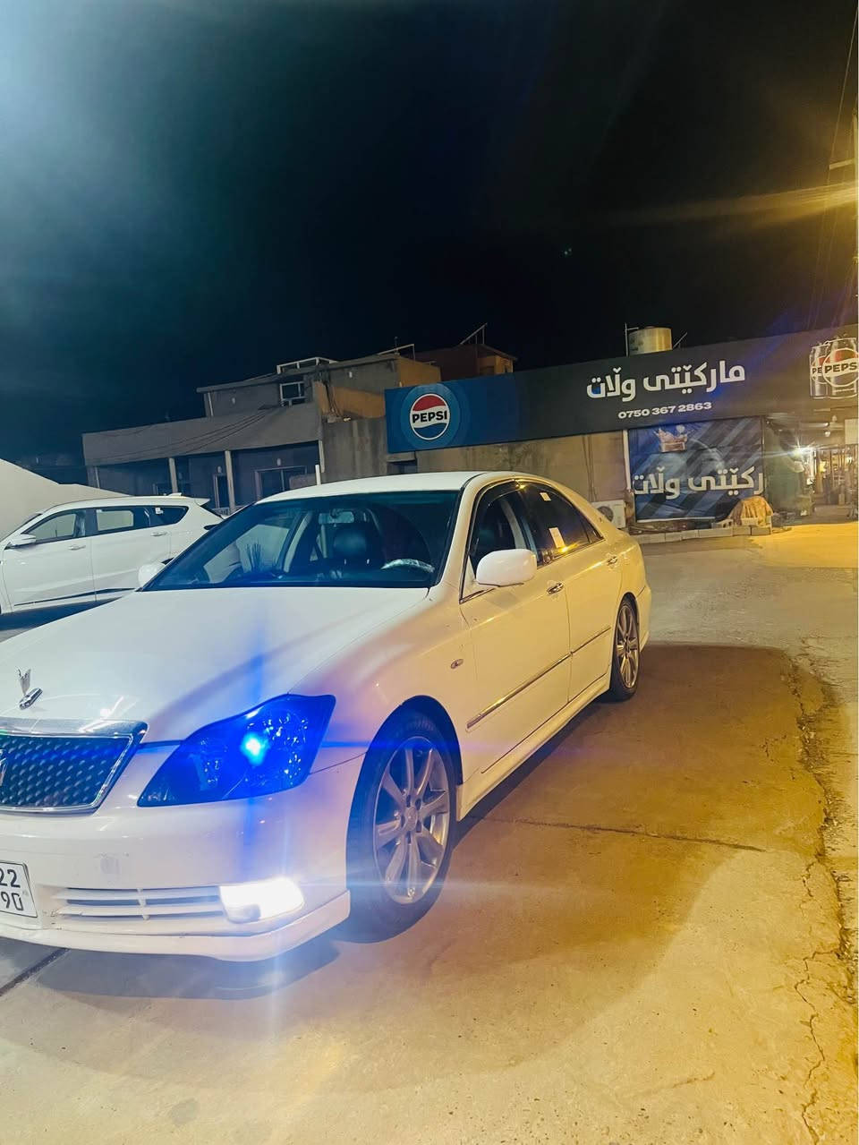 شاهینە 2005  182 بڕاوە ٤ دوگمە کوشن هیتەر کوشن کارەبا سەلاجە پەردە هەموو شتەکانی بەشەر هەمووی ئیشئەکات سەقف بێ بۆیاخ کەڤەر گۆڕاو نیە گێڕو مەکینە بە شەرت ئەتدەمێ. شوێن کۆیە ژم0751 256 37 15 كويسينجاك, أربيل
