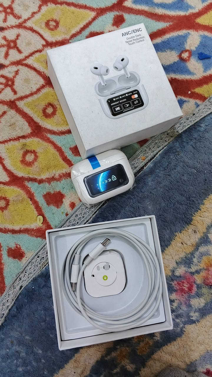 السلام عليكم ورحمه الله وبركاته مرخصة الإدمان ايربود ابو الشاشه الاصلي تحكم
موصفات 

1كامره 

2 فلاش 

3تطبيقات كامله 

جديد ممستعمل أبد 

يجي وياا كيبل شحن وبلاستيكات مال اذان طبيه 

السعر عشرين الف وبلعافية عل ياخذه 
وللعلم هاذ مو سعره سعره اقل شي تلاثين الف 

مكاني كربلاء حي العامل منطقة السابعة 

قرب صيدليه جوهرة العامل 

متواجد فيسبوك واتساب 

الرقم ***********
