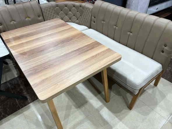 معرض صلاح آلدين للأثاث المنزلي للجمله والمفرد 
ميز طعام خشب شكل ديوان 5 مقاعد مع كراسي 2 منفرده 
مستخدم نضافه 90٪ مابي اي ضرر نفس ما بصوره 
***********
العنوان تكريت الزهور مقابل كليه تربيه البنآت مجاور تانكي المآء قرب غصن الزيتون
