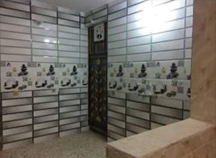 يسر ادارة مكتب العبدلي 2 الواقع في حي الزهراء ان تعلن عن

دار للإيجار 

الموقع/ الجامعه قريب المدينه المائيه 

المساحه/ 100م طابقين استقبال وغرفه وصاله وملحقاته وفوك غرفه وصاله وتخاريج 

السعر / 650

***********  ابو غيث

اذا كان لديكم دور ..

بيع .. رهن  .. ايجار  فقط مراسلتي لعرضها وسوف نحقق لك ما تود

لمعرفه عروضنا ..

متابعه صفحه المكتب على الرابط 

https://www.facebook.com/share/16E5gRnWXJ/
