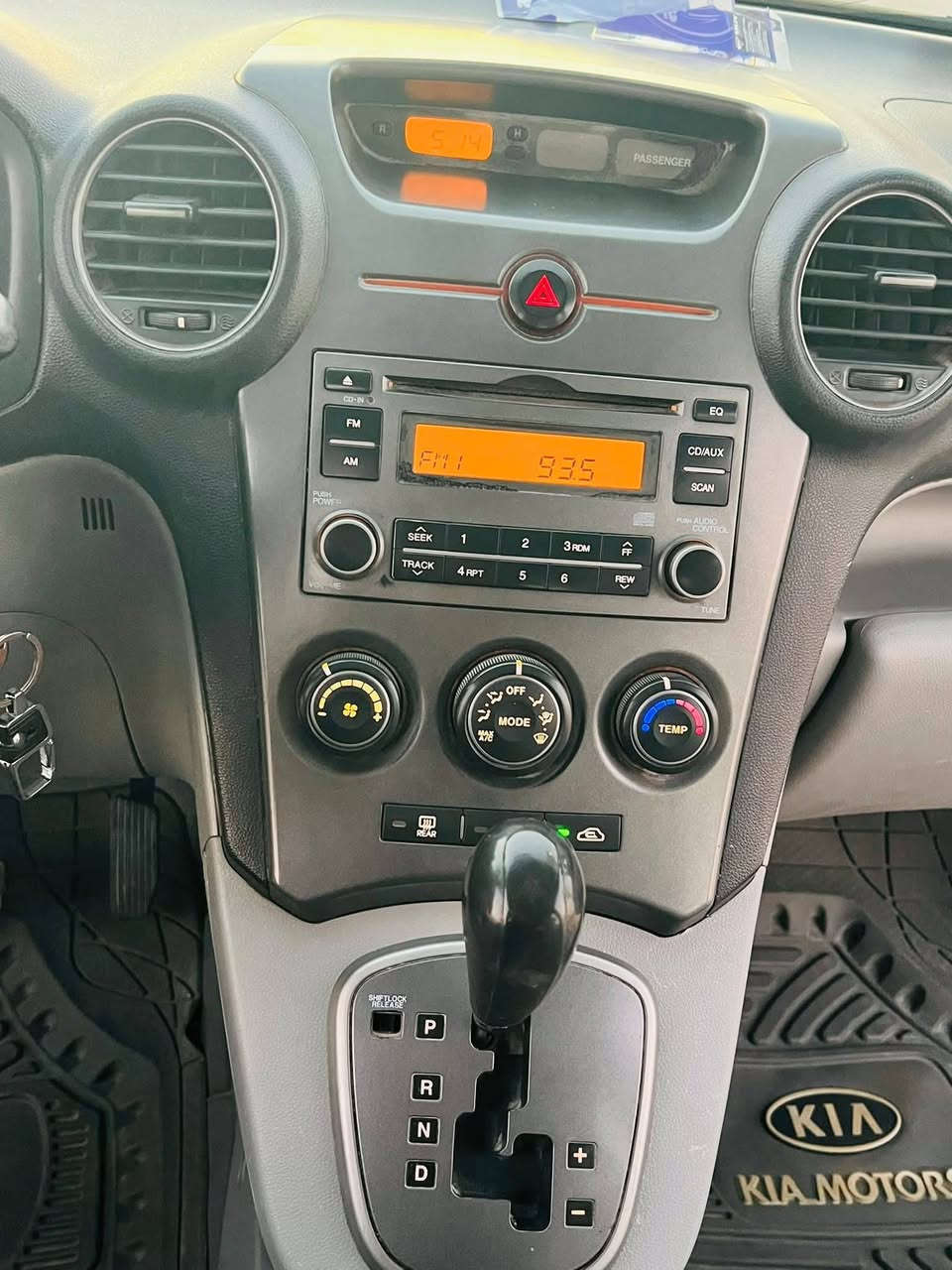 راندو للبيع موديل 2008السياره جاهز ع اخر حبايه سعرها 88وبيها مجال مكاني بابل ***********
