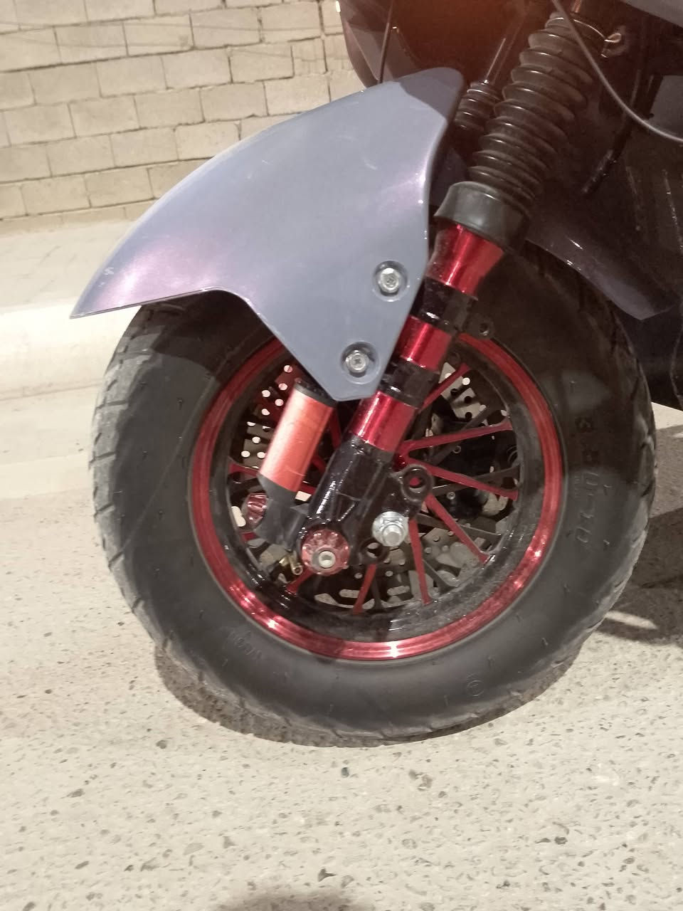 سلام عليكم من رخصه الادمن للبيع دراجة شحن نوع اباتشي موديل 2025  دراجة كاملة كل نقص مابيها لايتات شغاله زنون رماش الاستفسارات ***********
