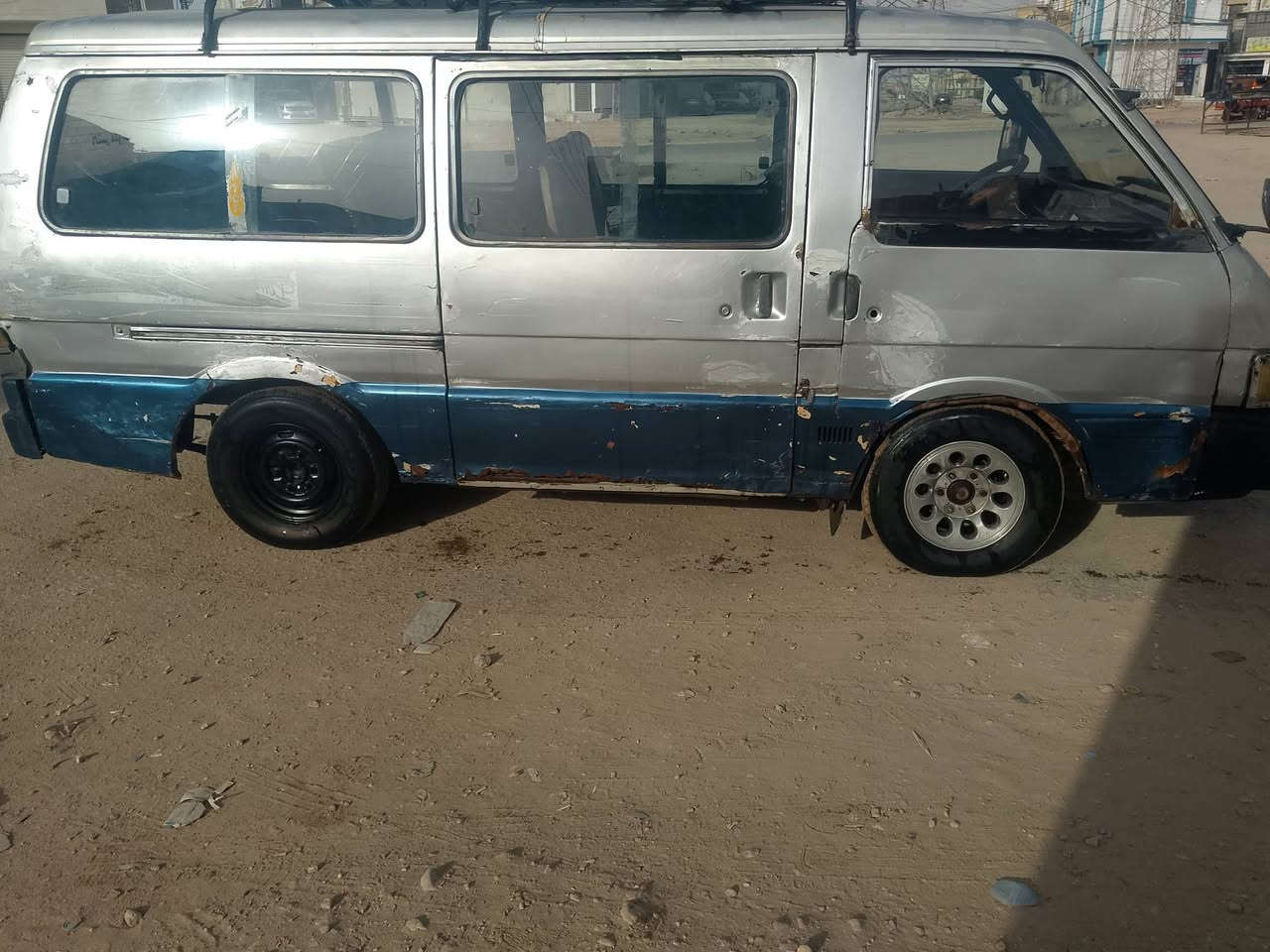 سلام عليكم 
كيا بستا 93بيع او مراوس رقم بغداد الماني سنويه ل٢٧ كير مكينه اكسن نضاف خير من الله 
مكان السياره كربلاء 
***********
