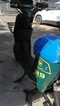 للبيع دراجة R9 شحن جديدة    كلهة مختمة (وينلي)  لون زيتوني فول مواصفات...