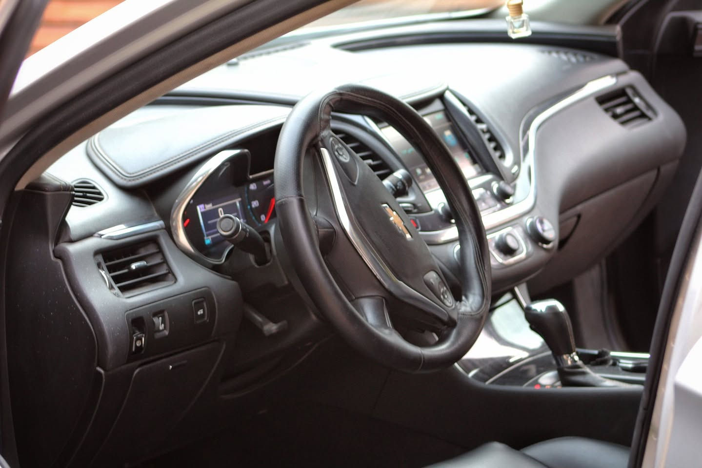 السلام عليكم
شوفرليت امبالا 2017 لون سلفر رقم سليمانيه باسمي شرط التحويل 6 سلندر موصفات LT داخله العراق كلين بالعراق صاير بيها ضربه خفيفه كلش بالجاملغ الخلفي والباب الخلفي جهة السكن وانصبغن فقط مندون تبديل بجم كبس السياره اي نقص مابيها من كلشي ماشيه 112 محرك كير شرط مكانها كركوك السعر 139 رقمي ***********
