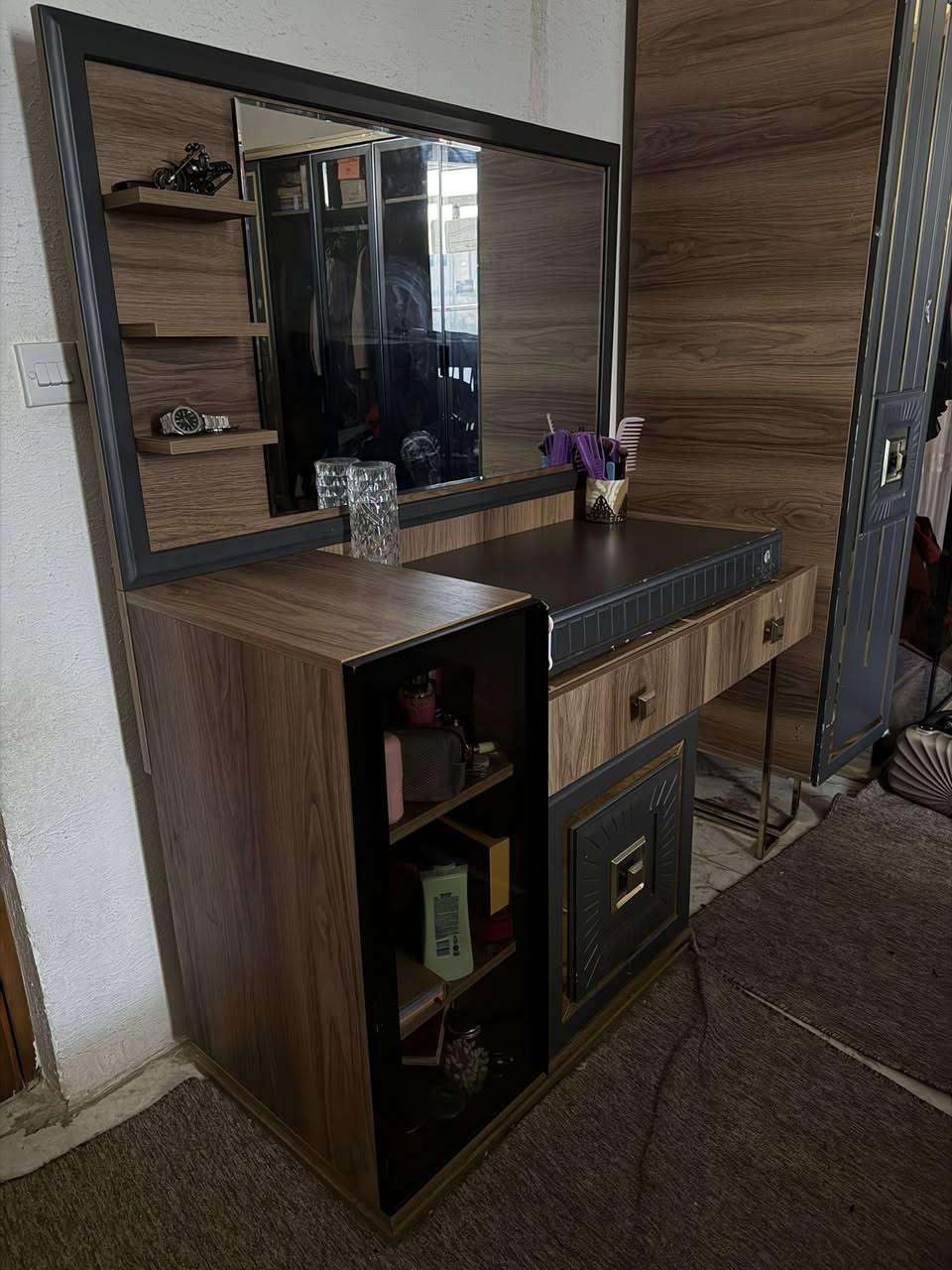 غرفه مستعمله كنتور زاويه 11 باب خشب قوي جدا وياها ميز تلفزيون بمليون و350 وبي مجال
سعر الشراء سابقاً 4 مليون 
العنوان بغداد قرب جسر الطابقين


**إذا كنت صاحب هذا الإعلان وتريد حذفه لأي سبب، رجاءا أرسل رسالة إلى الدعم الفني**