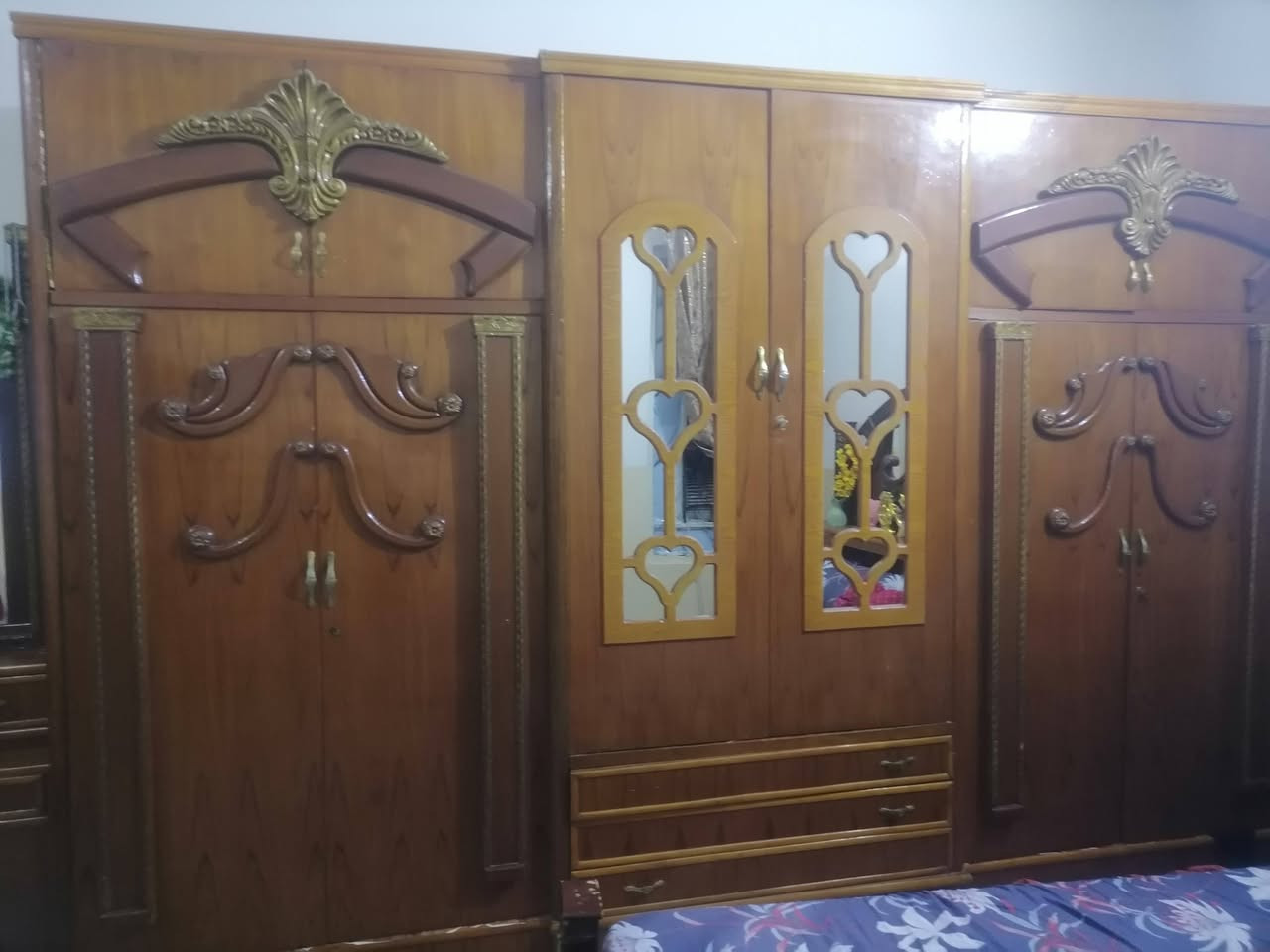 غرفه اخشاب  قاطين نضيفه ٨٠٪ المكان بهرز و الشراي بي خير و يدلل  الرقم ***********
