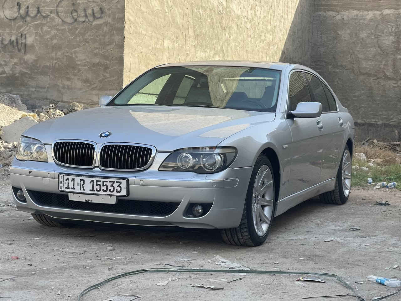 السلام عليكم باخره 2008 السيارة فول الفول كشي بيه شغال كهرباء السيارة كله بلاد بدون جطل واحد شرط كير محرك بشرط بيه مكانات بارد او بنيد اني بدلته اثر رصعه او عندي صورة للقديم يعني السيارة كفالة من اي ضربة شرط بدون صبغ  كلشي موضح الفديو السيارة بسمي شرط التحويل ثاني يوم باب قصير 740i طبعن الرقم مميز السعر 16800$ بيه مجال بسيط ***********
