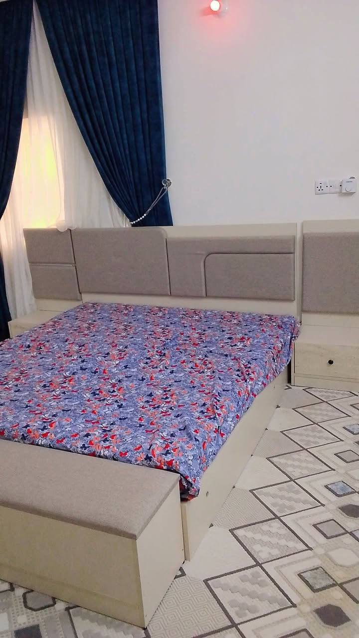 السلام عليكم غرفت نوم تركيه صارلي شهر من اخذتها جديد كلش للبيع مكاني سبع البور .. سعر خاص . ***********
