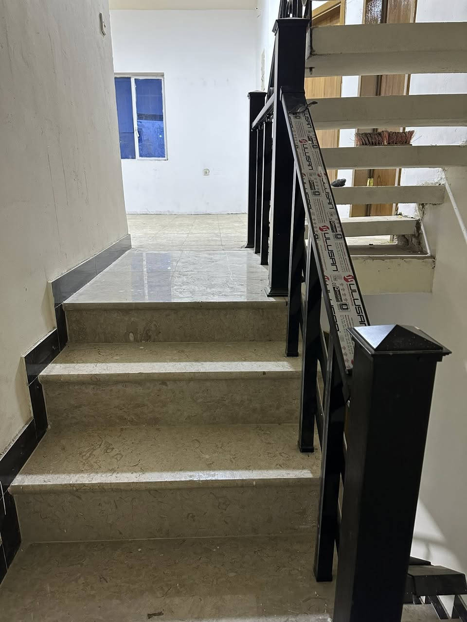 دار ٢٠٠ متر واحههه ١٠ نزال ٢٠ الدار في حاله جيده جدا  ارضيه بورسلين  ٦ غرف نوم غير الضيوف والمطبخ والصحيات في الطابقين السعر عند الاتصال فقط
غير موجود عل الفيس

0770 689 2269
حجي حيدر
العنوان البنوك فرع أسواق أميره الطاقه
