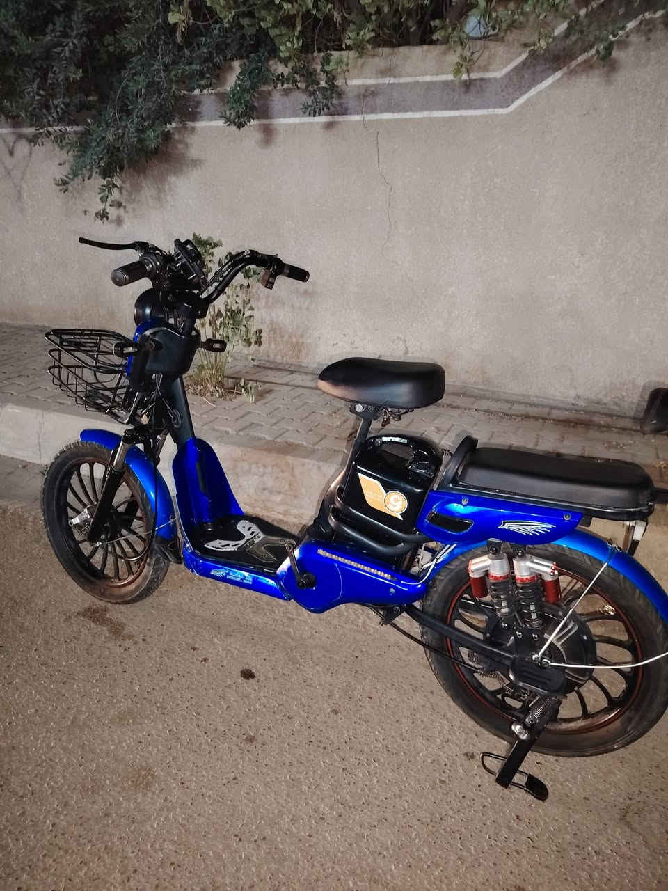 سلام عليكم بايسكل شحن للبيع موديل 2024 نضافة فولل ما صار اهواي من اشتريتة اخو الجديد اشاير كلها شغالة سرعة 60 حقيقي 4 بطاريات حساسات كلها شغالة 8 دبلات السعر 400 وبي مجال المكان ديالى التحرير الجاهزة للاستفسار اكثر ***********
