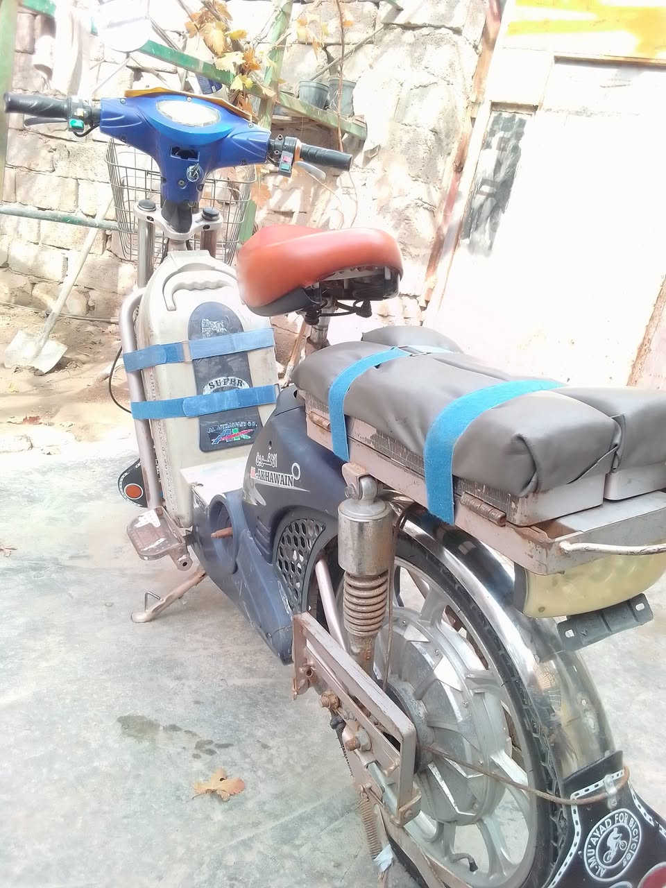 ا
السلام عليكم 
عندي دراجه شحن للبيع 
البطاريات نص عمر يعني تفحص يالله تاخذهن 
السعر 250 وبي مجال 
العنوان الفلوجه حي جبيل 
للحجز والاستفسار الاتصال على الرقم ***********
