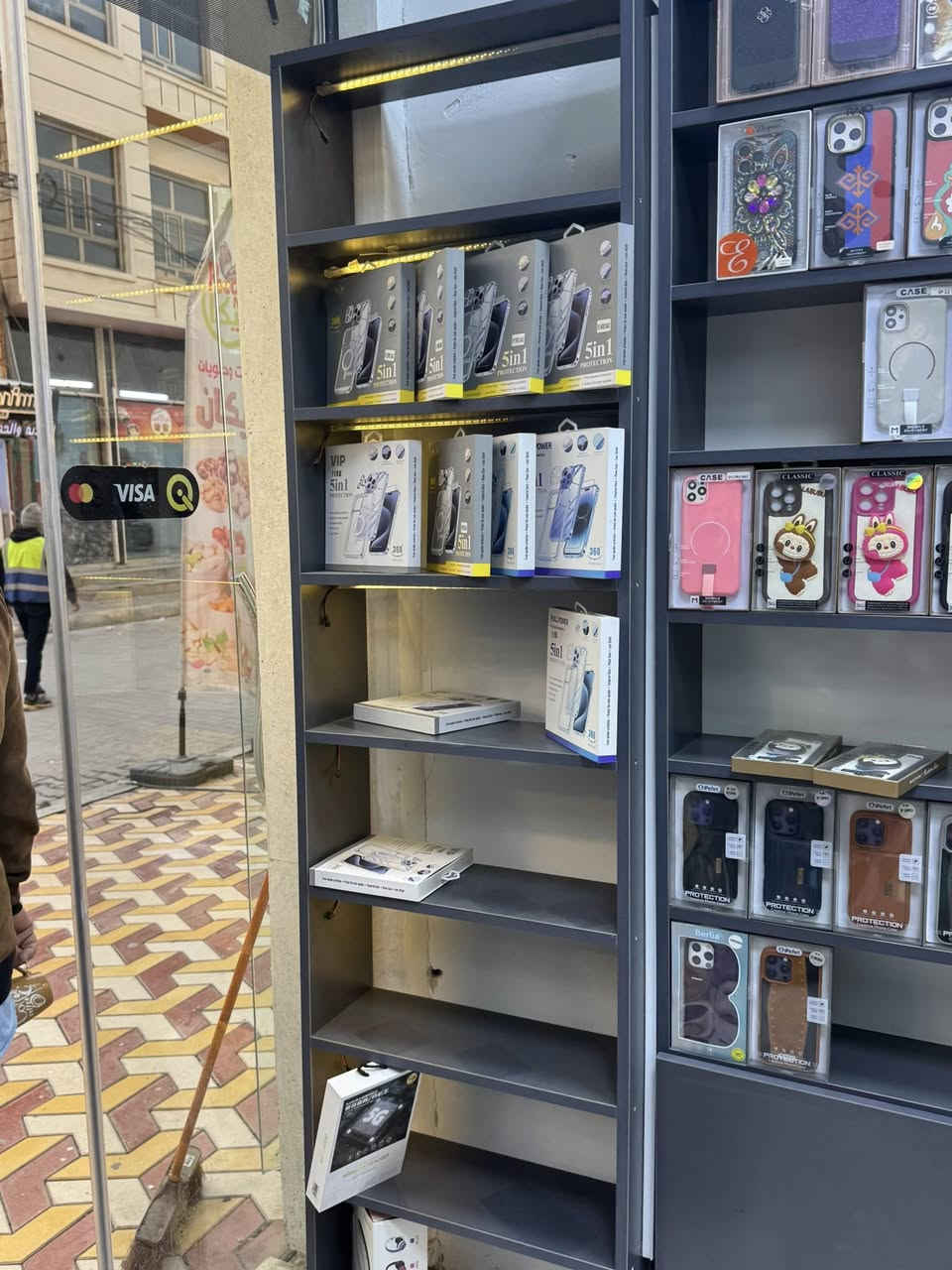 ديكور للبيع مال محل موبايلات
واكو كفرات ولزكات 
العنوان التاميم 
***********
***********
