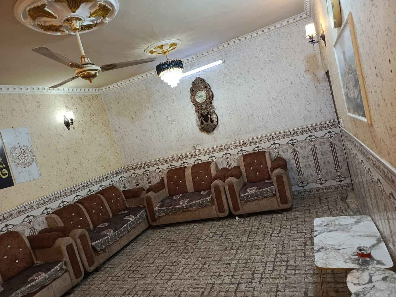 السلام عليكم بيت مساحة ١٠٠
واجهة ٩ ونزال ١٢
الطابق الارضي 
خطار ٦/٥
غرفة نوم ٤/٤
مطبخ ٢٧٠/٤
هول٦/٦
ترك١/٣
الطابق الثاني 
غرفة نوم ٤/٤
غرفة ٦/٥
مطبخ ٢/٢
حمام ٢/١٥٠
.......؟..........؟.......؟........
بيت كامل مكمل سند ٢٥
المكان جسر دياله القديم قرب مستشفى ابن زهر 
البيت الثالث عن باب المستشفى
***********
