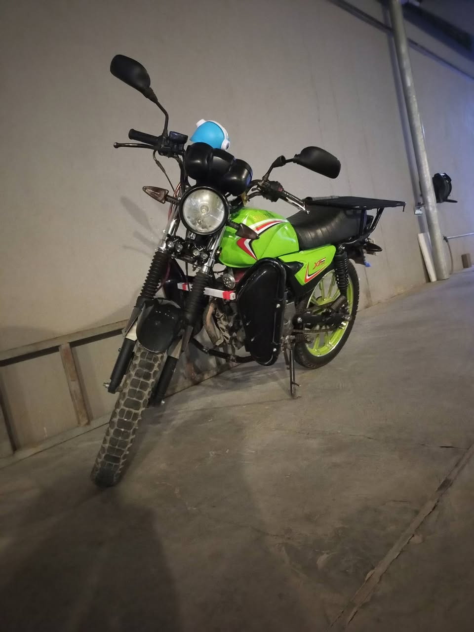 دراجة شاينك2023داخله 2024 السعر 650 وانته براحتك بعد 
دراجة نظيفة المحرك مامفتوح بيها نقوصات بسيطة 
تايرات جوبلس اوارقها ضاعت مني قبل شهر ونص 
اكفلك من السرقة قانونية وعاشائرية مال شغل


**إذا كنت صاحب هذا الإعلان وتريد حذفه لأي سبب، رجاءا أرسل رسالة إلى الدعم الفني**