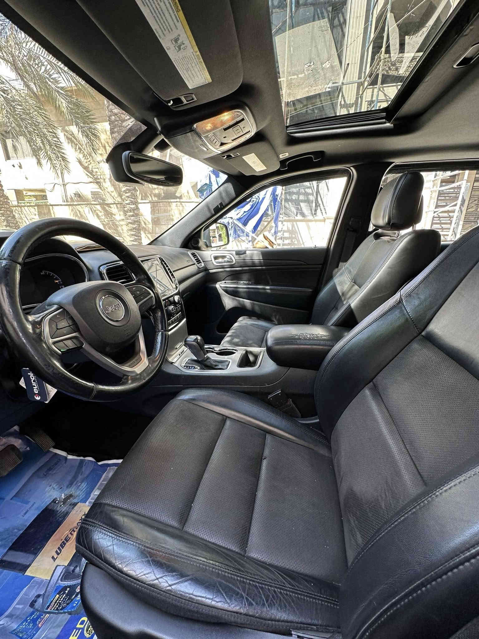 جيب كراند شيروكي بلاك توب رقم بغداد شبه مميز موديل 2020 ماشيه 96 الف حادثها جاملغ يسار امامي وبنيد نفسهن راجعات ومصبوغات كير ومحرك ودفع رباعي مكفولات وسونار وصور الحادث موجود بلمنشور 
مواصفات
زينون عالي ناصي رادار امامي وخلفي وجوانب نقطه عمياء حساس امطار حساس خلفي كامره خلفيه جنطه كهرباء كشتات جلد وكرسي سايق كهرباء دفع رباعي شاشه كبيره بصه ابواب وتشغيل عن بعد وبعد بيها اهواي مواصفات 
سعر 225
عنوان سياره بغداد حي الجامعه الاتصال على ***********
