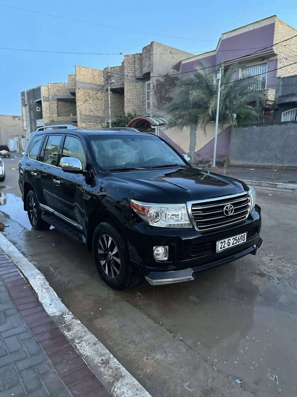 سلام عليكم لاندكروز 2011 ستينية فول مواصفات مكفولة من صبغ بيها بارد بسيط موجود في السونار رقم اربيل تحويل او وكالة محرك ٦ كير ومحرك لا تنقيص ولا تبخير مكانها ديوانية السعر 280 بيه مجال استفسار ***********
