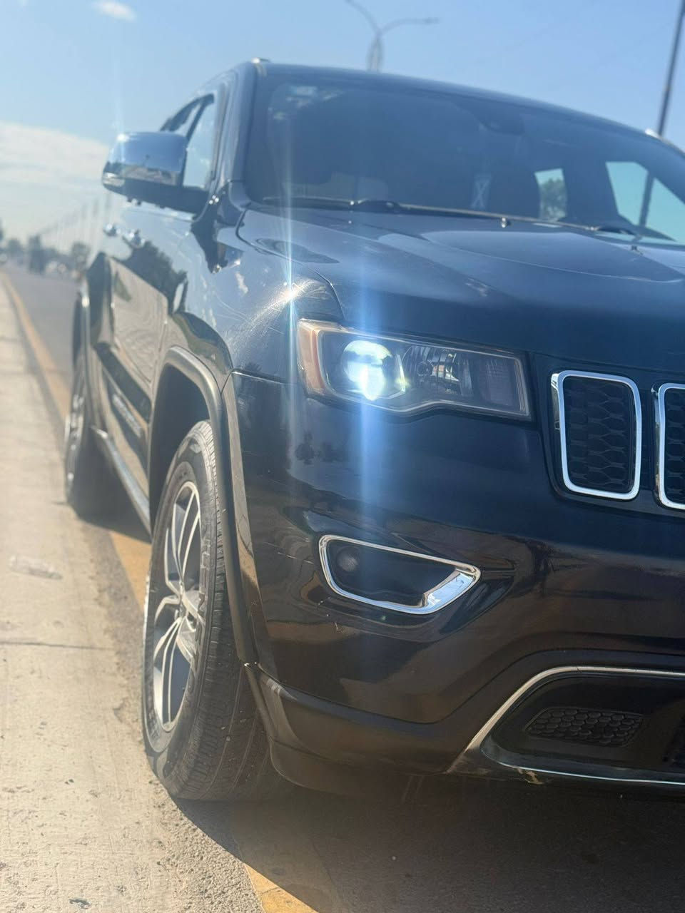 سلام عليكم
جيب كراند شيروكي 
فئة . لمتدد 
دفع رباعي 4x4
موديل 2021
حجم المكينة 6 سلندر 3600
تحكم نقود
مكيف
ذاكرة مقاعد
نظام إنذار
زجاج كهربائي
سنترلوك 
كراسي مدفأة
مقاعد جلد 
مدخل AUX/USB
مقاعد مبردة 
تحكم مقاعد كهرباء 
مقود مدفأ
مصابيح زينون 
أنوار نهارية 
إطار احتياطي 
حساسات خلفية 
دخول بدون مفتاح 
فتحة 
مرايا قابلة للطي كهربائيا 
أندرويد أوتو 
شاشة لمس 
نظام تعليق رياضي 
بروجكتر 
فرامل ABS
نظام ملاحة/خرائط 
بلوتوث 
قفل الباب تلقائي 
مساعد الاصطفاف 
تشغيل عن بعد 
كاميرا 360°
تنبيه النقاط العمياء 
شاشة وسائط 
تنبيه مغادرة المسار 
كاميرا خلفية 
حساس ضغط الاطارات 
مانع انزلاق 
أبل كار بلاي 
دفلوك 
مثبت سرعة 
رقم بغداد 
سعر 285 ورقة وبية بسيط حك جية
الاستفسار اكثر اتصل على رقم صاحب سيارة
***********
