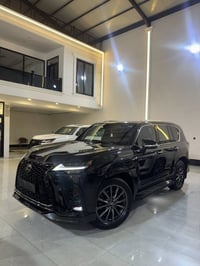 LX600 F Sport • ٢٠٢٤ • داخل أحمر