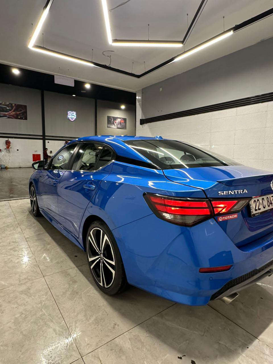 نيسان سينترا 2022 SR
عداد المسافة : 40 الف ميل 
حجم المحرك : 2000 (4 سلندر)
((((مرقم أربيل وجاهز)))
حادثه دوسة وشوية من جاملغ خلفي
بابين مبدل بلادي نفس اللون
⭕️بجم كبس
⭕️خلف كبس
⭕️ايرباك البردة صفحة السكن فقط ومرجع سستم
مواصفات 👇🏻
 بصمة ابواب 
بصمة تشغيل 
تشغيل عن بعد 
سستم سماعات  
شاشة دشبول ديجيتال
كاميرا °360
‏‎كاميرا امامي
كاميرا جانبي
كاميرا خلفي
اوتو هولد 
اوتو ستارات 
اوتو ستوب 
رادار امامي
رادار جانبي  (نقاط عمياء)
رادار خلفي (التحذير من الاصطدام)
حساسات خلفي 
نظام (𝐄𝐂𝐎)
نظام (𝐍𝐎𝐑𝐌𝐀𝐋)
نظام (𝐒𝐏𝐎𝐑𝐓)
كشنات مخمل
تحكمات استيرن
تبريد لمس 
لايتات ليـــLEDـــد عدسة زينون بيلادي
بكلايتات ايـــLEDـــد بيلادي
السعر 143$و بها مجال قليل
مكان السيارة اربيل
تحويل غرامات بشرط (السيارة بأسمي)
السيارة نظيفة واستخدام شخصي ميحتاجلها دينار مصرف
رقم الشاصي 3N1AB8DV5NY236050

*********** واتس اب
*********** أربيل, العراق

