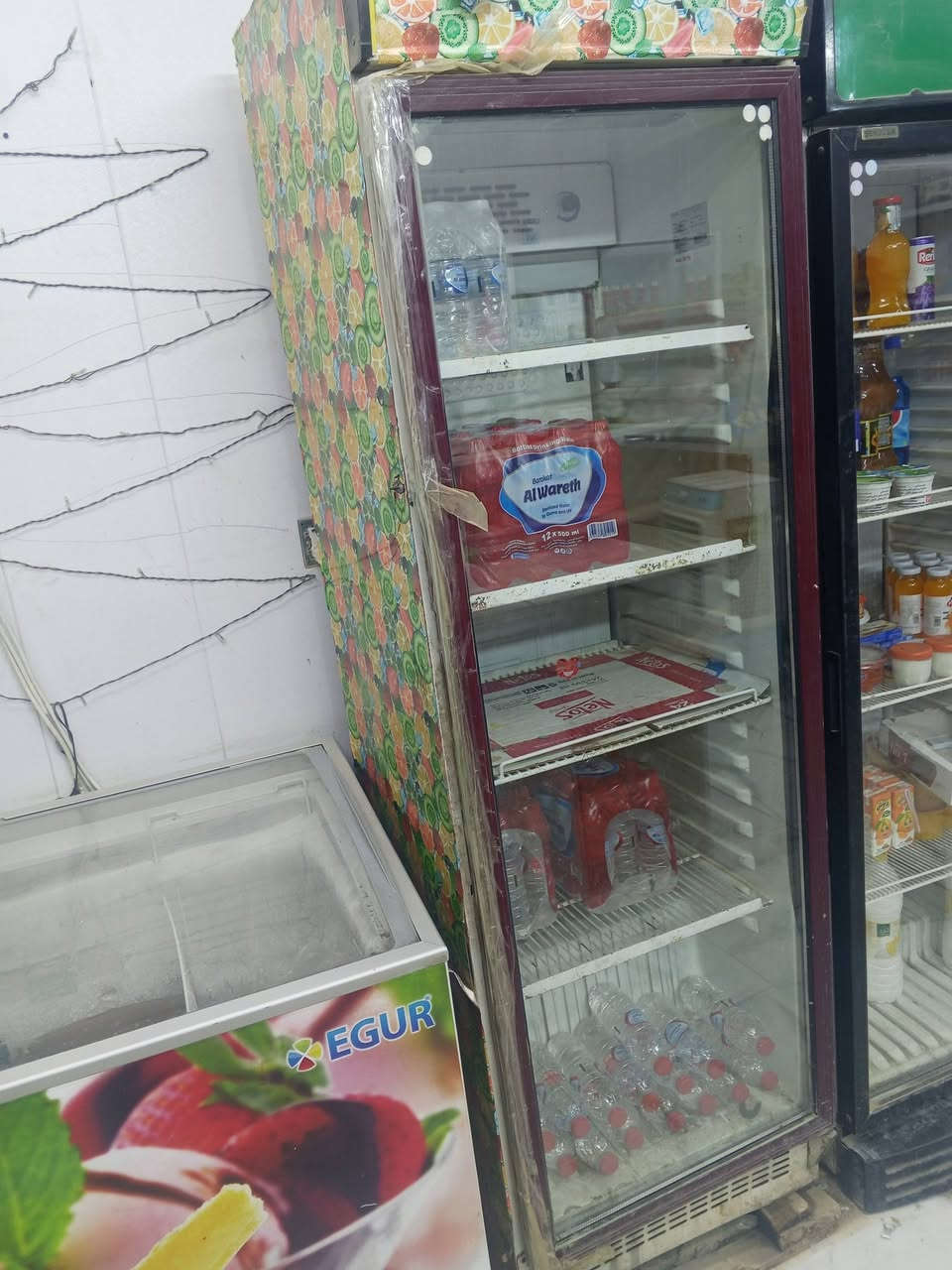 عارضات عدد اثنين للبيع  ورفوف حديد عدد اثنين للبيع العرض 3متر والطول2متر شارع الشمري للاتصال على الرقم ***********
