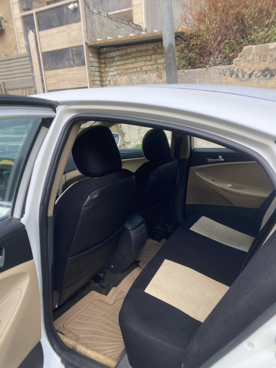 السلام عليكم
سوناتا 2011 خليجي 
محرك 2000 دوش
ادامه كامله للبانزين 
تخم تاير 
صدر امامي خلفي جديد
تبريد شغال 
دوشمه جديده 
شاشه كامره
بيهه نواقص بسيطه
مكاني بغداد(حي الجامعه)
السعر 88
***********
