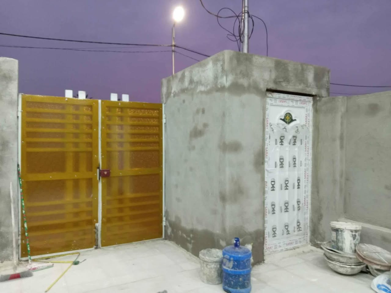 🔴دار  للبيع 🔴

💒نوع العقار :طابو زراعي سند ٢٥تحويل بسم المشتري بلطابو 

المساحة : 100متر مربع 

🕍موقع العقار :الديوانيه قضاء الشاميه المجمع الي  قرب سيد حبوب قرب شارع 30
تفاصيل البناء 
رباط ارضي كونكريت مسلح بناء طابوك سكف كونكريت مسلح يحتوي الطابق الأول على  غرفة  نوم وصاله وستقبال ومطبخ وصحيات داخلية وخارجية الطابق الثاني يحتوي على غرفه وصاله وصحيات وسطح كافة الخدمات 
   
《 متوفره ماء كهرباء مولده تبليط اناره ليليه قريب على مدارس 
                          《السعر50مليون
    
                                            للاستفسار الاتصال على 
***********
