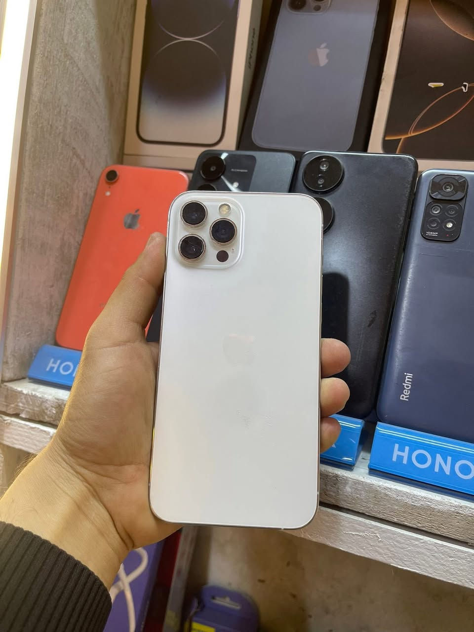 السلام عليكم ورحمة الله وبركاته .
ايفون 14 برو ماكس دبل خط 
ذاكرة 256 بطارية 81 بلادي الجهاز فقط بي شرك خفيف بالضهر السعر 775 الف 

ايفون 13 برو ماكس تك خط بلادي الجهاز فقط مشروك الضهر ذاكرة 256 بطارية 82 بلادية السعر 585 

ايفون 13 عادي اللون الأبيض تك خط بلادي الجهاز 
ذاكرة 128 بطارية 82 بلادية شرط السعر 450 

ايفون 12 برو ماكس دبل خط اللون النيلي 
الذاكرة 256 البطارية 79 بلادية 
الجهاز على وضع الشركة ما مفتوح بلادي شرط الفحص 
السعر 485 

ايفون 12 برو ماكس تك خط مبدل خارطة مال جهاز 
الذاكرة 256 الجهاز حيل نضيف السعر 305 

ايفون 12 عادي اللون الأبيض تك خط 
الجهاز بلادي فقط مشروك الضهر 
الذاكرة 128 البطارية 81 بلادية 
السعر 295 
#للاتصال***********
