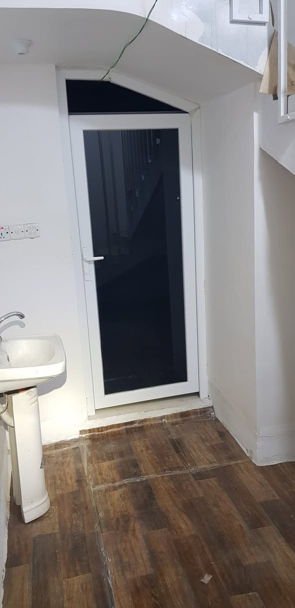 🔴 اعلان   بيت للايجار

🔴 يوجد بيت  طابقين  ٢٠٠م للايجار 

🔴 الموقع / الرمادي/٥كيلو /مجمع اليرموك من جهة بداية المجمع الهندسي 

🔴 الشارع / ١٥ متر تبليط  

🔴 تفاصيل البيت /  ٣غرف نوم /  ديوانية / صالة / ٣ صحيات داخل  / غربي وشرقي / مطبخ سطحين اول وثاني

.

🔴 بناء جديد 🆕 اقل من سنتين من كمل بناء(تأسيسات طابقين غاز، سبالت،انترنت،ستلايت، غسالات ) - الصور قديمه. 

🔴 للاستفسار / مراسله واتس ،اتصال، ماسنجر

🔴 الهاتف / *********** /

السعر 450 

العنوان بالكوكل:

[https://goo.gl/maps/AqijkXNkCpxiTgGG7](https://goo.gl/maps/AqijkXNkCpxiTgGG7)

بيت رقم ٢٩ شارعين خلف مقر مبيعات شركة مجمع اليرموك السكني
