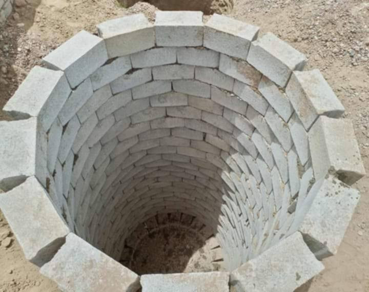 يوجد كاد حفر وبناء وصب المنهولات كما موضح في الصور
الاتصال على رقم ***********
أسعار مناسبه جدأ
