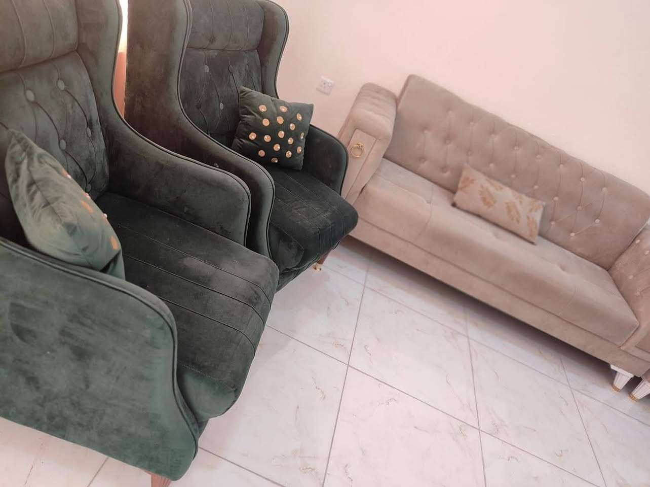 السلام عليكم ورحمه الله وبركاته 
تخم درجة اولى شخط مابي 
للبيع العنوان تقاطع القدس 
السعر مناسب جدا 290 الف وبي مجال 
الاستفسار الاتصال ***********
