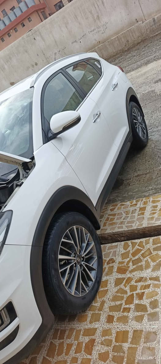 🛑 تكسون 2019  موصفات كفالة عامة🛑
🛑كوري اصلي  
🛑بصمة تشغيل ابواب وصندوك بصمة ..
🛑شاشة كبيرة.
🛑عداد المشي 64k حقيقي🔥
🛑كاميره  خلفية
🛑حساسات امامية خلفية
🛑كشن  عسلي داخل عسلي واسود.
🛑تحكمات ستيرن 4 جهات فو-سبورت-سمارت).
.
🛑ويل كب 18 مميز لمتد
🛑مري شفط
🛑المراية الجانبية كهرباء.
🛑كير اوتماتيك وعادي.
🛑يدات نيكل.
🛑تبريد قطعتين
🛑كشن الاماميات كهرباء.1
🛑السيارة بعد بيها هواي مواصفات.
🛑السيارة شرط  التحويل.
🛑اشاير بلمراية.
🛑السيارة جديدة وجاهزة بدون مصرف
🛑مكان الايمن ((الموصل 
🛑الشراي يتصل على الارقام :-
*********** Singapore
